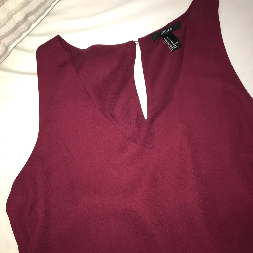 Womens Burgundy top Forever 21 size Medium  V neck Valentines Day
